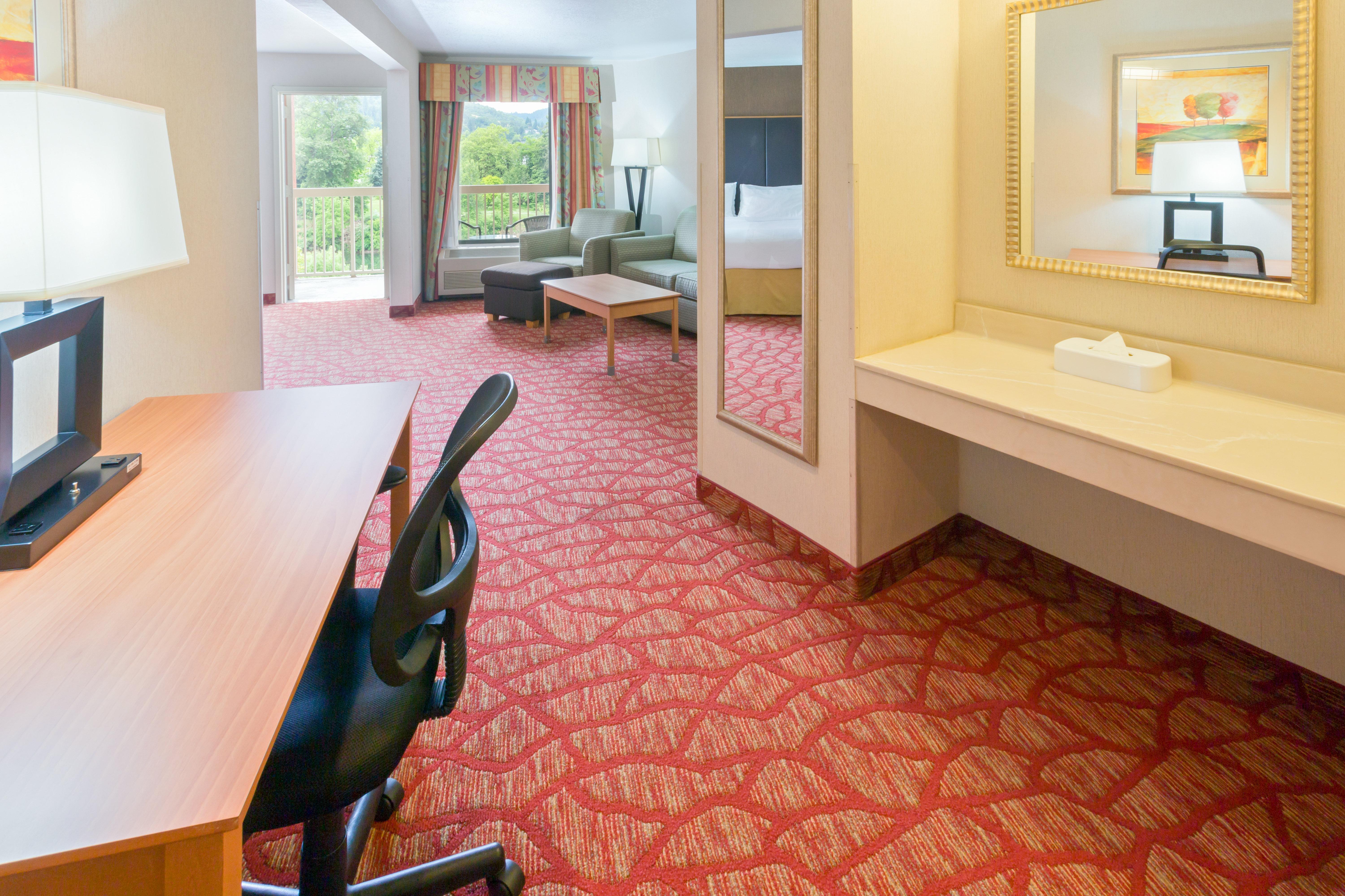 Holiday Inn Express Roseburg By Ihg Exterior foto