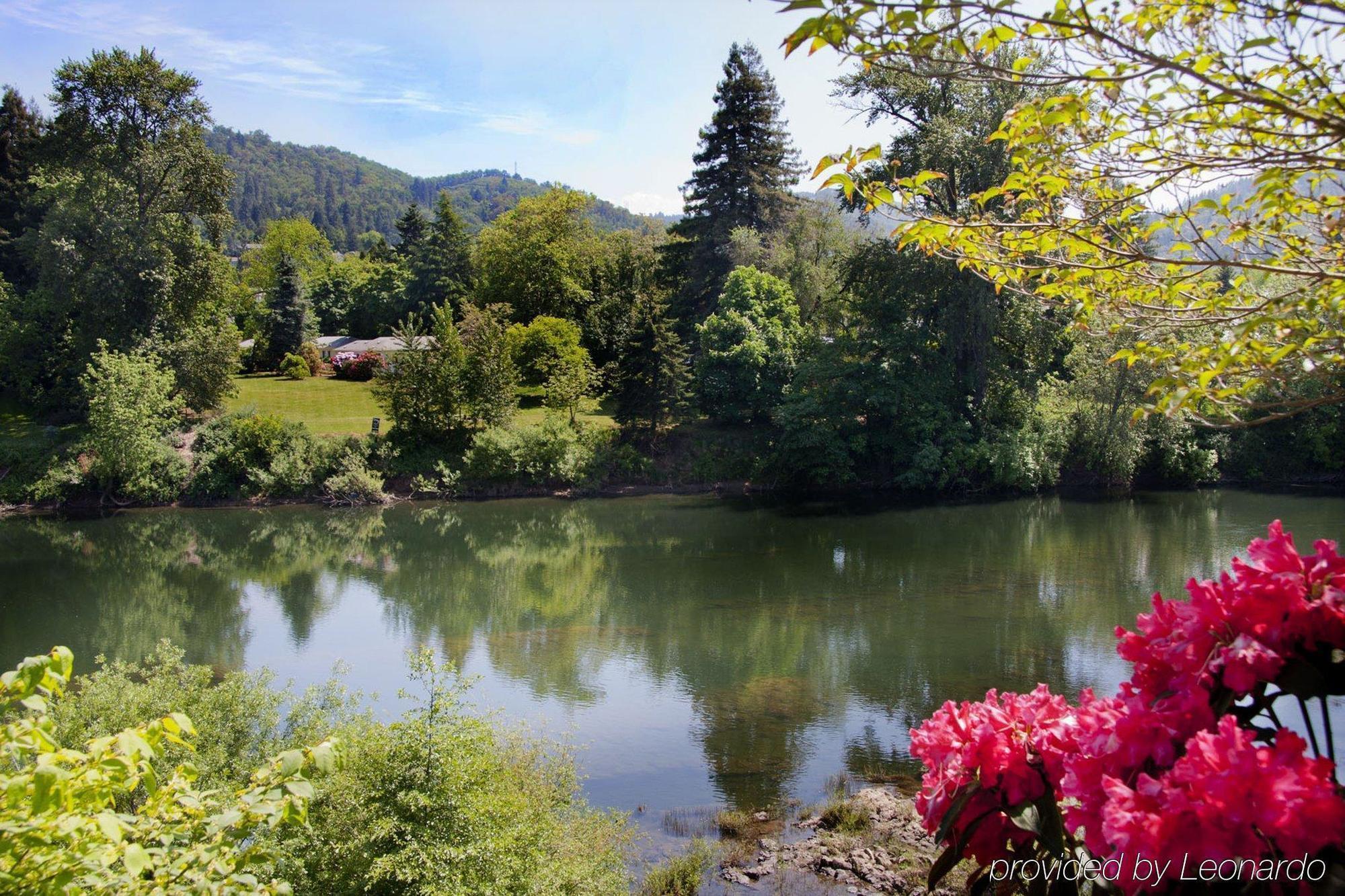 Holiday Inn Express Roseburg By Ihg Exterior foto